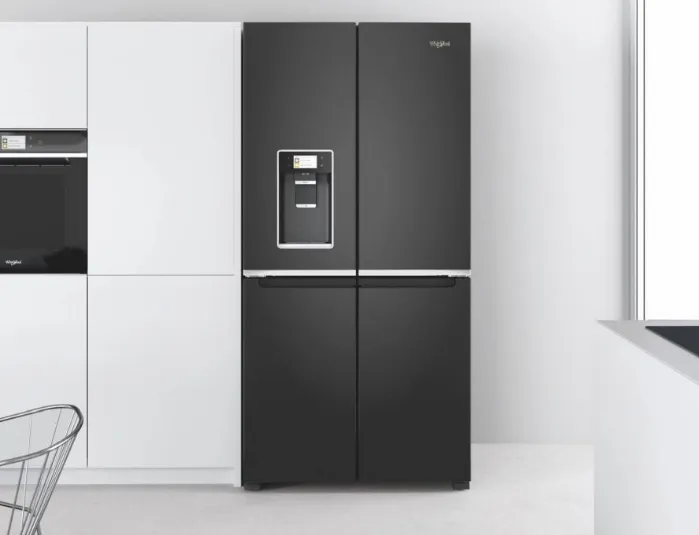 Il nuovo frigo 4 porte Whirlpool W-Collection ha una capienza netta pari a 554 litri