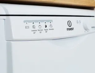 Lavastoviglie a libera installazione Indesit DFG 15B1IT