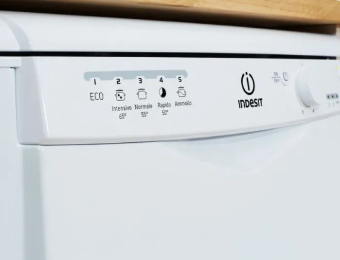 Lavastoviglie a libera installazione Indesit DFG 15B1IT