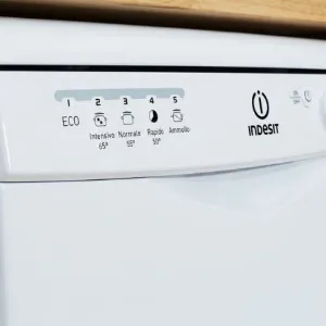 Lavastoviglie a libera installazione Indesit DFG 15B1IT